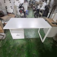 Bàn Làm Việc Chân Sắt BLVS02.jpg