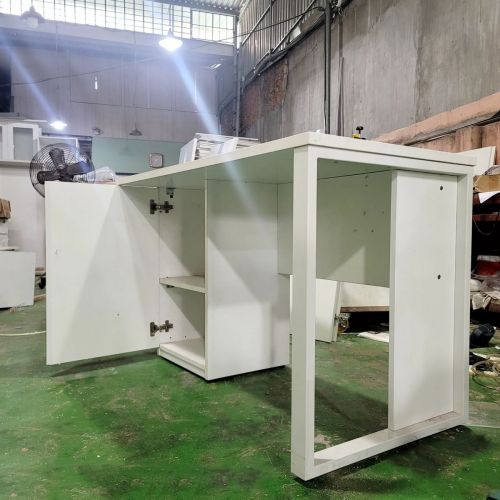 Bàn Làm Việc Chân Sắt BLVCS06.jpg