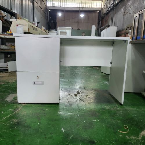 Bàn Làm Việc Gỗ BLVG02.jpg