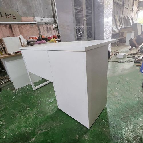 Bàn Làm Việc Chân Sắt BLVS02.jpg
