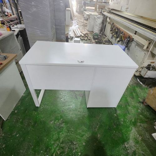 Bàn Làm Việc Chân Sắt BLVS02.jpg