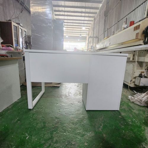 Bàn Làm Việc Chân Sắt BLVS02.jpg